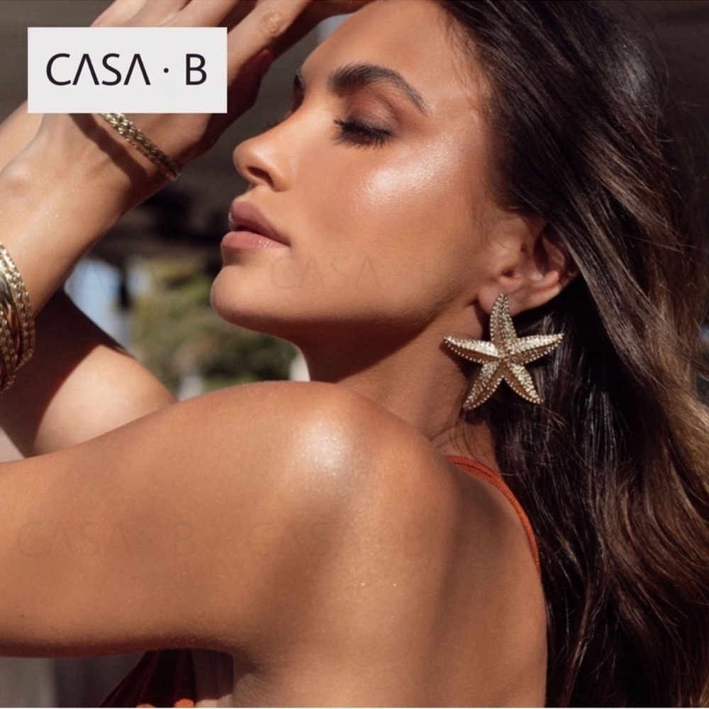 NEW to CASA B💫| Gold Starfish Post Statement Earrings